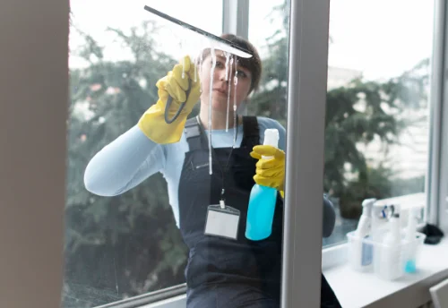 Nettoyage de vitres intérieures et extérieures à Aubigné